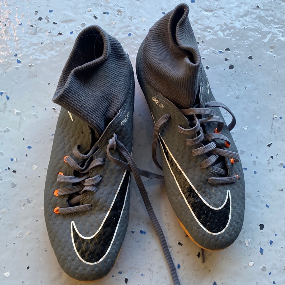 Soccer cleats